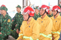 UBND TỈNH YÊU CẦU TĂNG CƯỜNG CÔNG TÁC PHÒNG CHÁY, CHỮA CHÁY VÀ CỨU NẠN, CỨU HỘ ĐỐI VỚI TÀU CÁ, CẢNG CÁ, KHU NEO ĐẬU TRÁNH TRÚ BÃO CHO TÀU CÁ