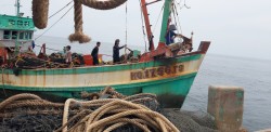 Xử phạt vi phạm hành chính đối với tàu cá ngoại tỉnh khai thác bất hợp pháp, không báo cáo và không theo quy định