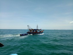 Đoàn kiểm tra liên ngành tuyên truyền và xử lý 05 chủ tàu cá vi phạm về khai thác thủy sản trên vùng biển ven bờ, vùng lộng tỉnh Nghệ An