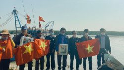Chương trình “Hải quân Việt Nam làm điểm tựa cho ngư dân vươn khơi, bám biển”