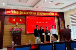 Hỗ trợ nhân đạo nghề cá cho ngư dân Nghệ An gặp tai nạn rủi ro